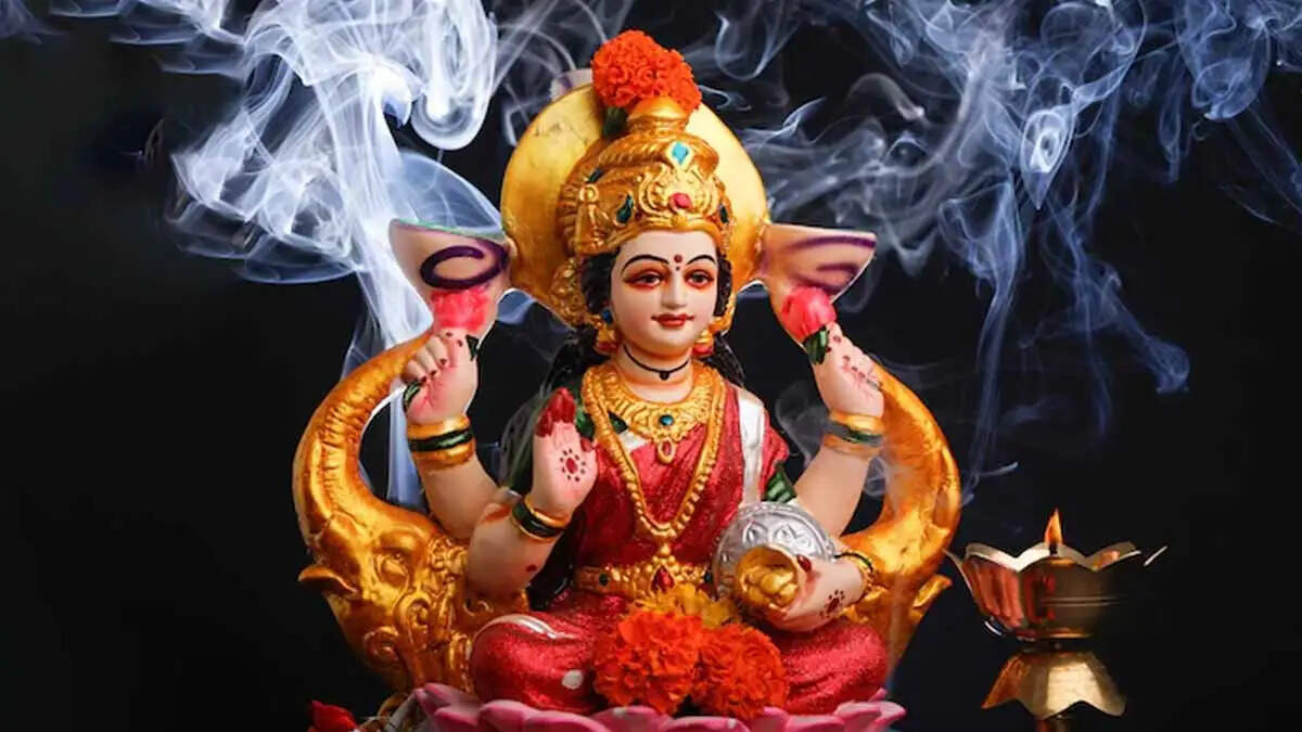 Vastu Tips- मॉ लक्ष्मी को नाराज करते हैं आपके द्वारा किए गए ये कार्य, आइए जानते हैं इनके बारे में