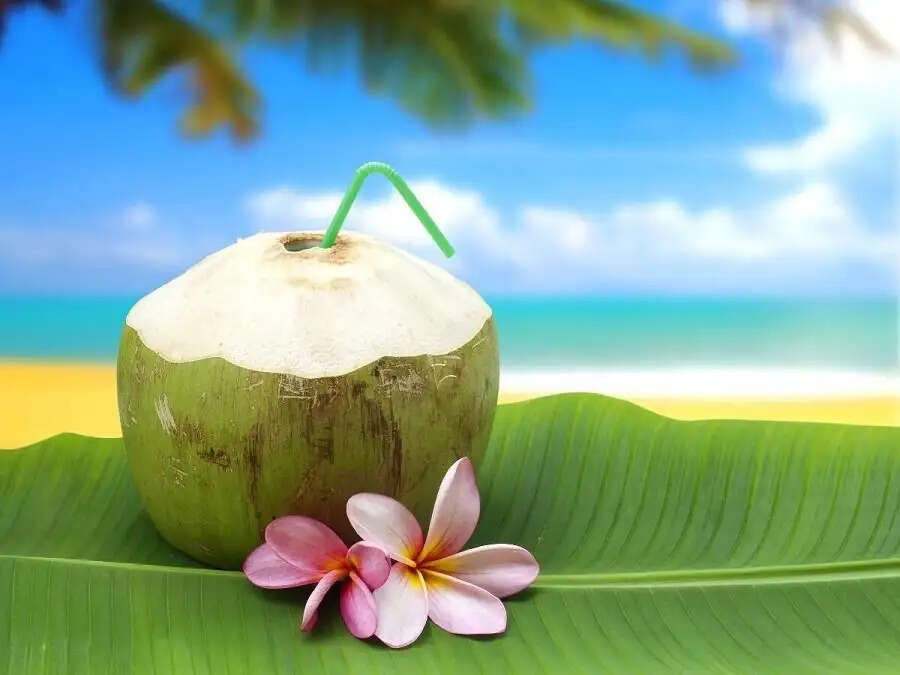 Health Tips-  इन लोगो को भूलकर भी नहीं पीना चाहिए नारियल पानी, जानिए इसकी वजह