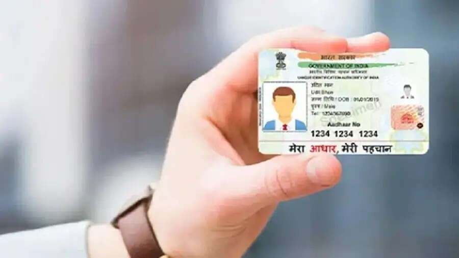 Aadhaar Card Tips-  क्या आपकी अभी शादी हुई हैं, तो आधार कार्ड में सरनेम बदलने के लिए तुरंत करें ये काम