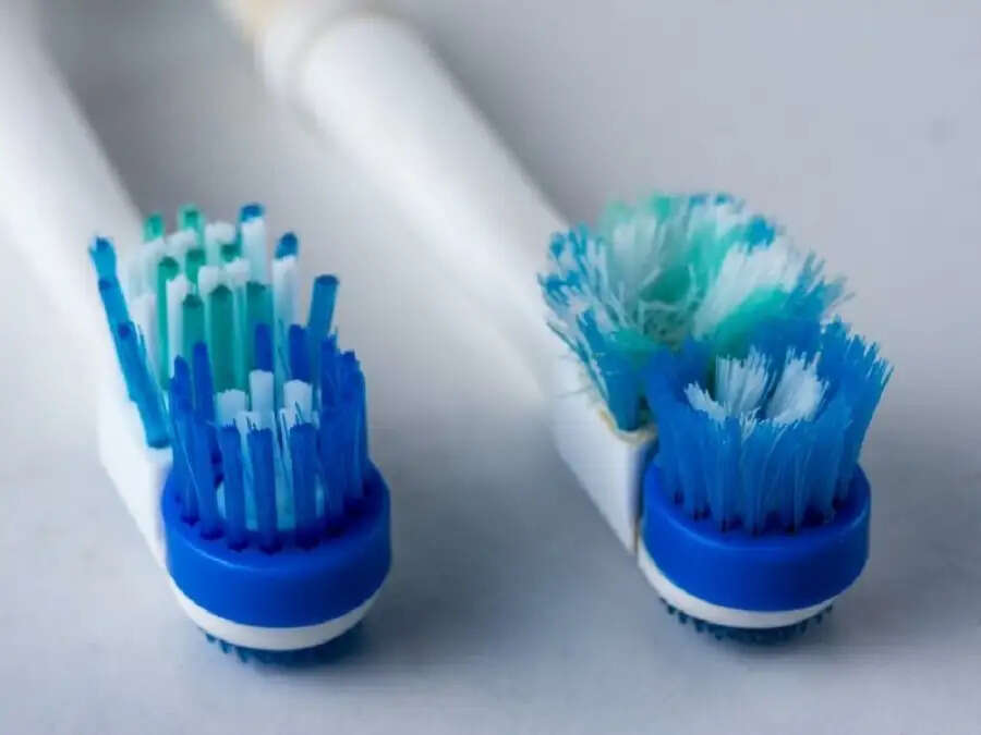 Tooth Brush Change- टूथब्रश को बदल देना चाहिए इतने दिन में, जानिए इसकी वजह
