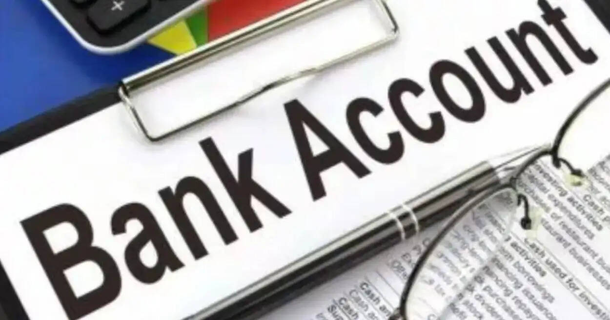 Bank Account Tips- क्या आप बैंक जा रहे हैं, तो अपने साथ जरूर ले जाएं ये दस्तावेज, नहीं काटने पढ़ेंगे चक्कर