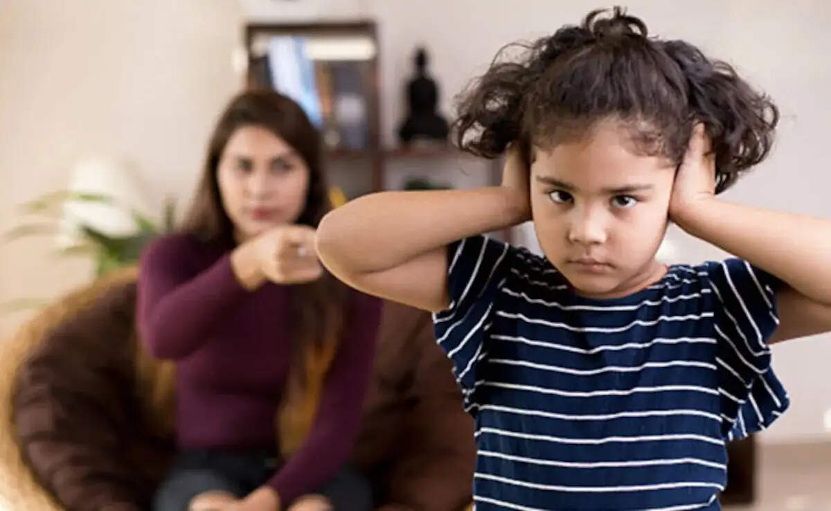 Parenting Tips-&nbsp; पेरेंट्स की ये आदतें बच्चों को बनाती है जिद्दी, जानिए इनके बारे में