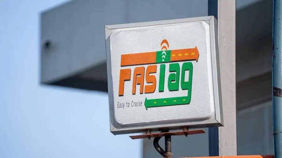 Toll Tax-&nbsp;टोल प्लाजा पर नहीं चलेगा कैश, सरकार ने लिया बड़ा फैसला