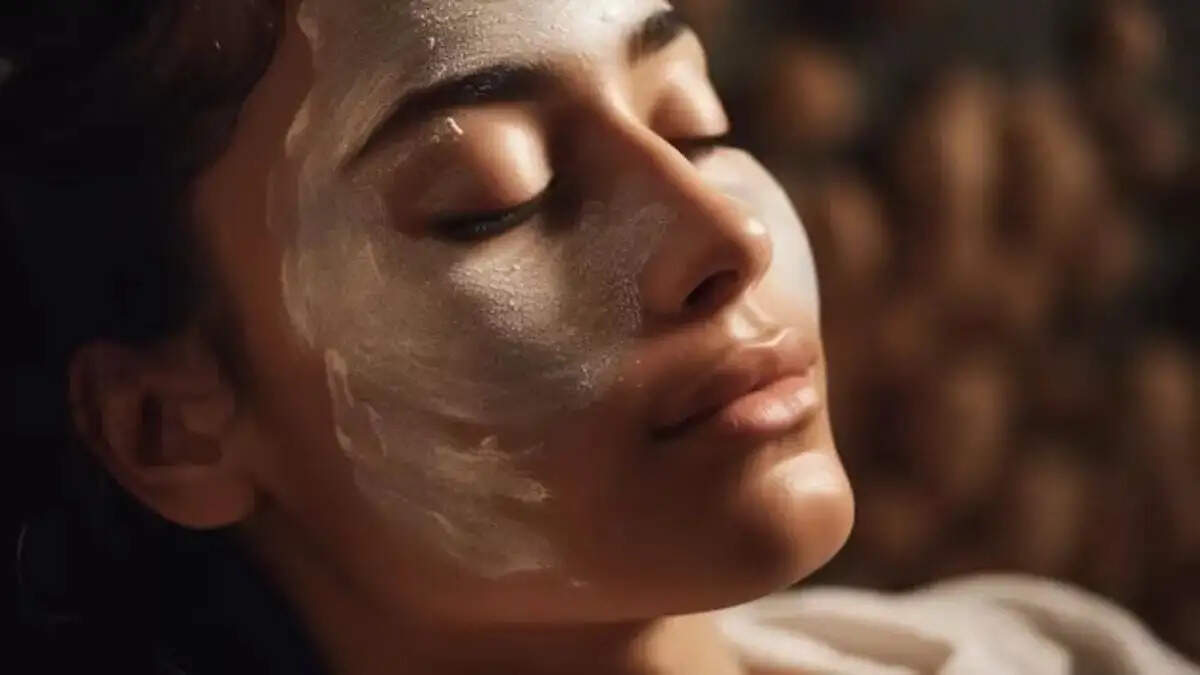Skin Care Tips- क्या कालेपन और झाइयों ने चेहरे की खूबसूरती कर दी हैं कम, तो आजमाए ये घरेलू नुस्खें