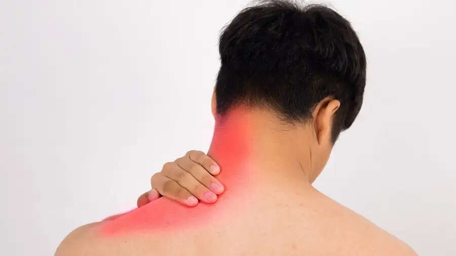 Shoulder Pain-&nbsp;&nbsp;क्या आपके कंधों में अक्सर दर्द रहता है, छुटकारा पाने के लिए अपनाए ये टिप्स