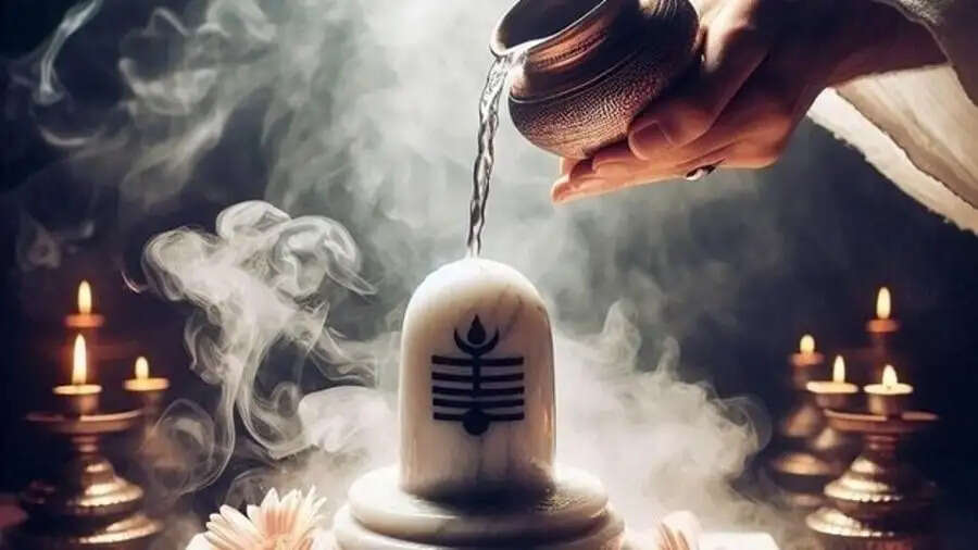 Jyotish Tips-&nbsp;शिवलिंग पर जल चढ़ाते समय भूलकर भी न करें ये गलतियां, भोलेनाथ हो जाते हैं नाराज