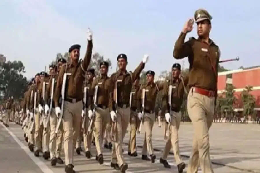Police Constable Recruitment 2025: 9,617 पदों के लिए नोटिफिकेशन जारी, 12वीं पास उम्मीदवार कर सकते हैं आवेदन