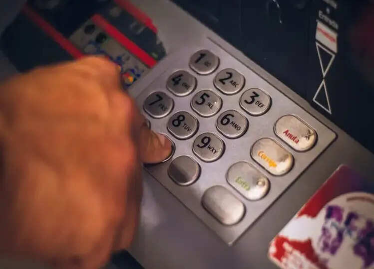 ATM PF Withdrawal: ATM से कौन और कैसे निकाल सकेगा PF, क्लिक कर जानें यहाँ