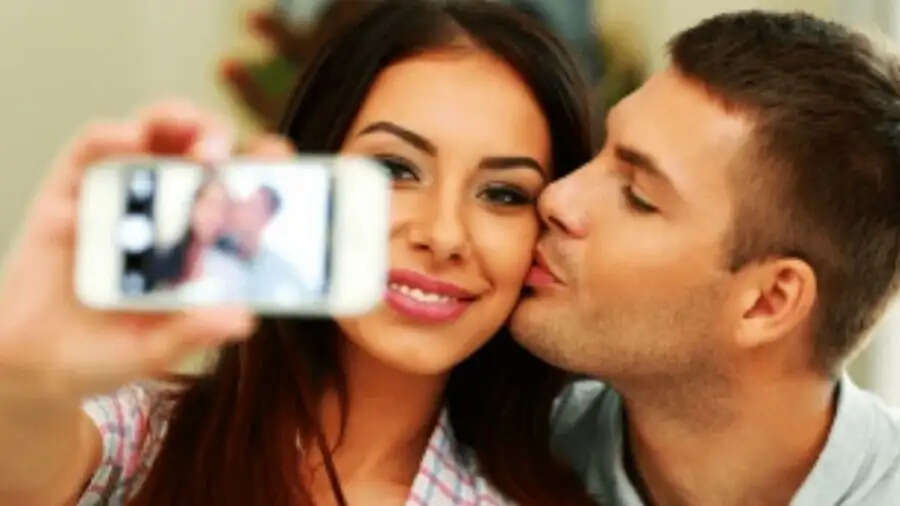 Relationship Tips-&nbsp;नए-नए रिलेशनशिप में भूलकर भी ना करें ये बातें शेयर, बिगड़ जाएगा रिश्ता