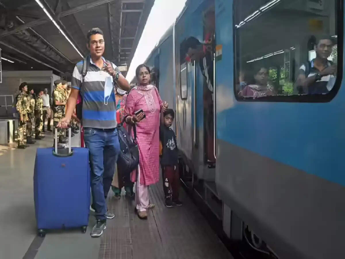 ट्रेन में सोते-सोते स्टेशन न छूटे: ऐसे सेट करें डेस्टिनेशन अलर्ट और पाएं समय पर वेक-अप कॉल