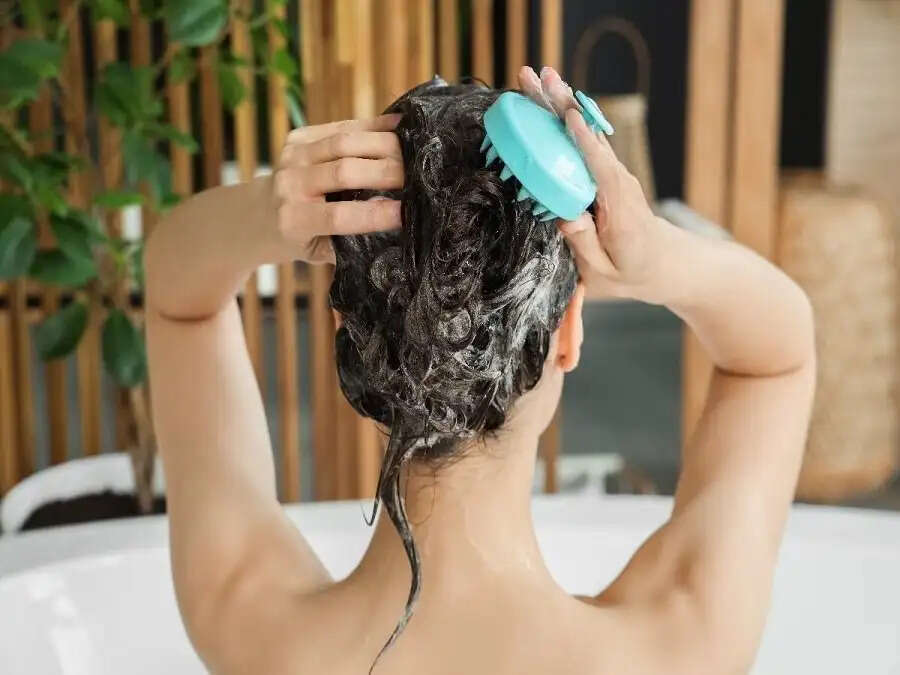 Hair Care Tips-&nbsp;सर्द मौसम में इस तरह धोएं बाल, आइए जानें सही तरीका