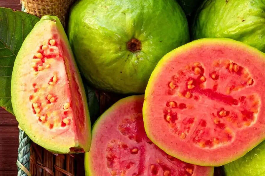 Health Tips- क्या आप खाली पेट अमरूद खाने लाभ जानते हैं, आइए हम आपको बताते हैं
