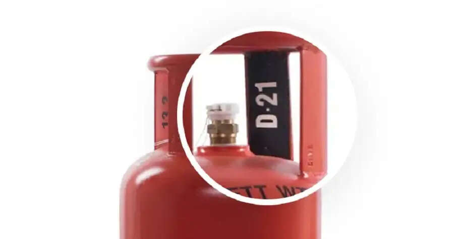 Gas Cylinder Expire Date- गैस सिलेंडर की एक्सपायरी डेट कब होती है, ऐसे करें चेक