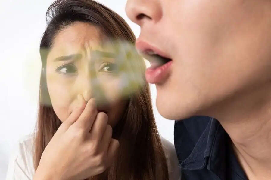 Mouth Care Tips-  क्या आप सांसों की बदबू से परेशान हैं, जानिए छुटकारा पाने के तरीके