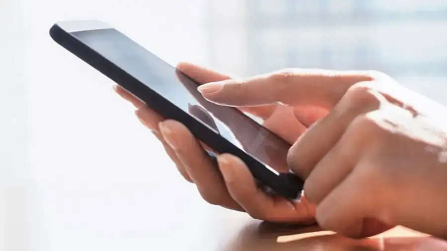Smartphone Tips- स्मार्टफोन के साथ भूलकर भी ने करें ये गलतियां, गुस सकता है वायरस
