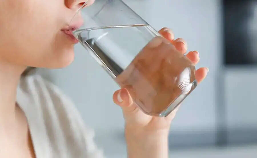 Health Tips-&nbsp;बासी मुंह पानी पीने के फायदे जानकर हैरान हो जाएंगे आप, जानिए पूरी डिटेल्स