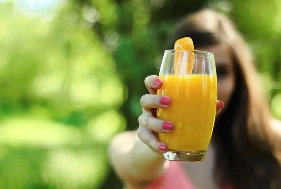 Health Tips- गर्मी में हाइड्रेट रहने के लिए इन फ्रूट्स के पिएं ज्यूस, जानिए इनके बारे में