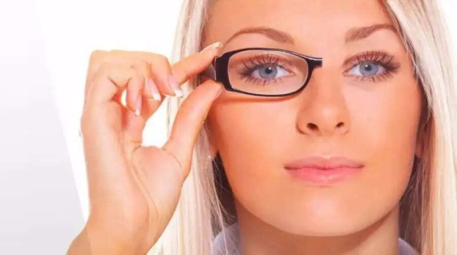 Eye Care Tips-&nbsp;क्या आंखों पर लगा मोटा चश्मा हटाना चाहते हैं, तो अपनाएं ये टिप्स