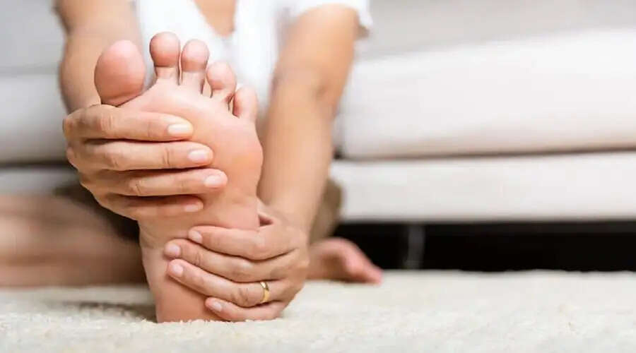 Health Tips- क्या आपके पैरों में अक्सर दर्द होता हैं, तो ऐसे पाएं छुटकारा