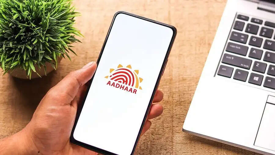 Adhaar Card Update- क्या आधार कार्ड में गलत मोबाइल नंबर हो गया हैं लिंक, जानिए इसके नुकसान