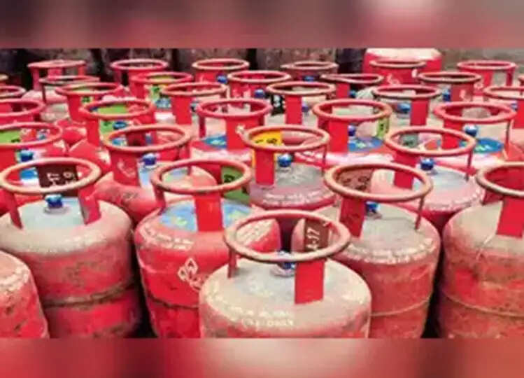 LPG price hike: इतने बढ़ गए गैस सिलेंडर के प्राइज, क्लिक कर जान लें कीमत