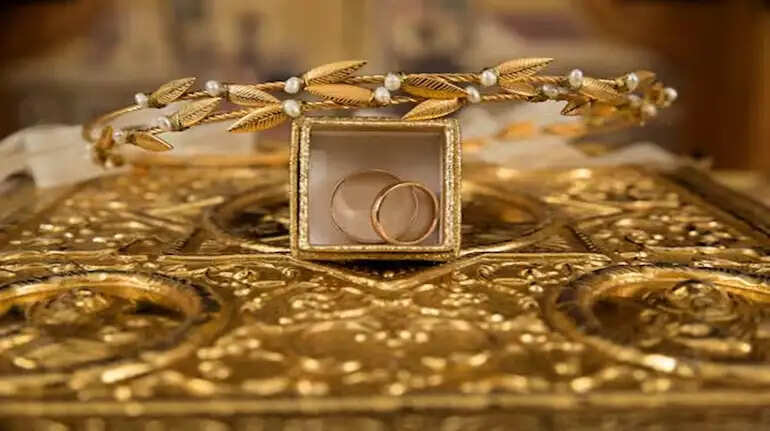 Gold Price Today: सोना हुआ सस्ता, 10 बड़े शहरों में नए भाव जारी, चांदी की चमक भी पड़ी फीकी
