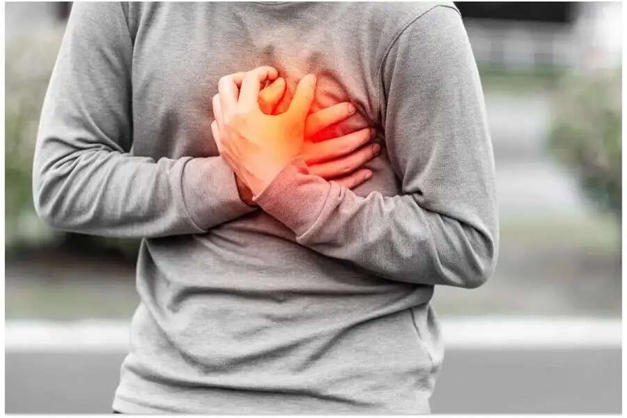 Health Tips- छाती के अलावा इन अंगों पर भी दिखते हैं हार्ट अटैक के लक्षण, आइए जाने