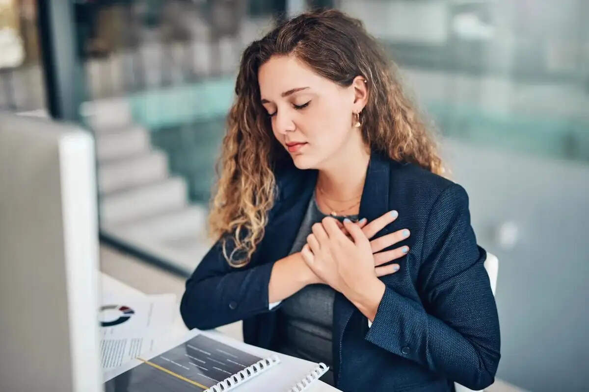 Health Tips-अगर आपको हार्ट अटैक आने का डर हैं, तो यह चीजें हमेशा रखें अपने साथ