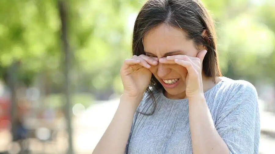 Eye Care Tips-&nbsp;&nbsp;क्या आंखों में छाया हुआ हैं धुंधलापन, तो अपना ले ये आदतें