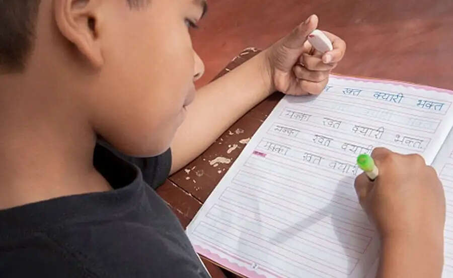 Handwriting Tips-&nbsp;क्या आप अपने बच्चे की हैंडराइटिंग सुधारना चाहते हैं, तो अपनाएं ये टिप्स