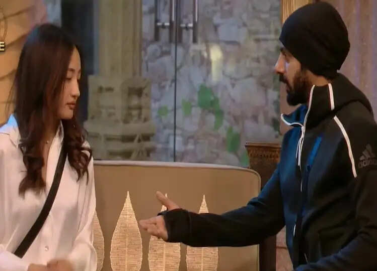 Bigg Boss 18: इस बात से करणवीर मेहरा को हुई इतनी जलन कि कर दिया चुम दरंग को प्रपोज, एक्ट्रेस बोली 'ये सुनके हम...'