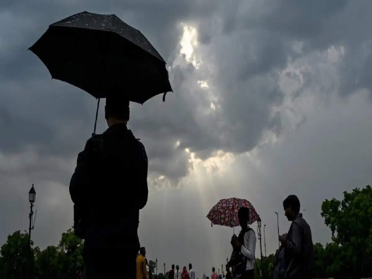 Weather Update- राज्य के कई इलाको में हल्की बारिश के साथ तूफान आने की आशंका, जानिए आज मौसम का हाल