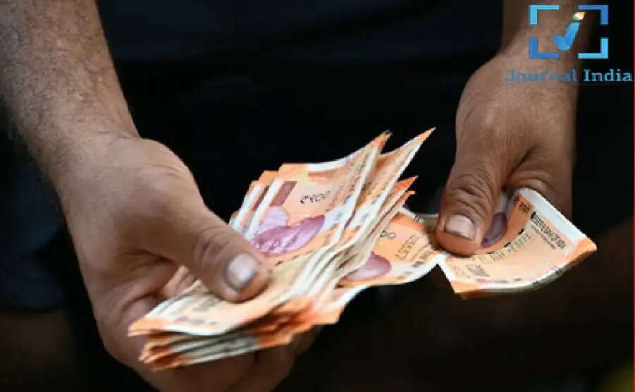 8th Pay Commission: सरकारी कर्मचारी कितनी वेतन वृद्धि की उम्मीद कर सकते हैं? जानें यहाँ