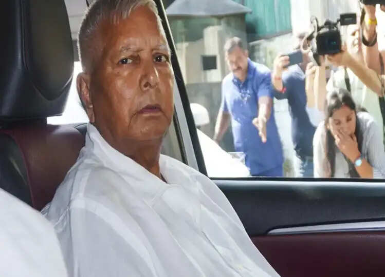 नीतीश कुमार की महिला रैली पर लालू प्रसाद का अभद्र तंज: कहा-'नैन सेंकने जा रहे हैं'