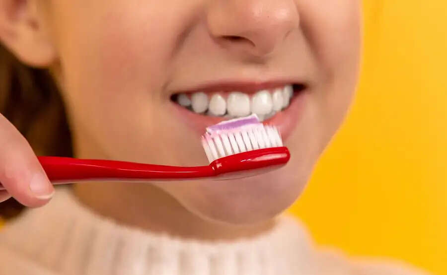 Teeth Care Tips-  दांतों को खराब करते हैं ये फूड्स, ना करें इनका सेवन