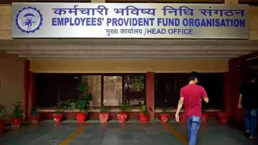 EPFO News- नया साल शुरु होने से पहले EPFO खाताधारकों को मिलेगा बड़ा तोहफा, जानिए पूरी डिटेल्स