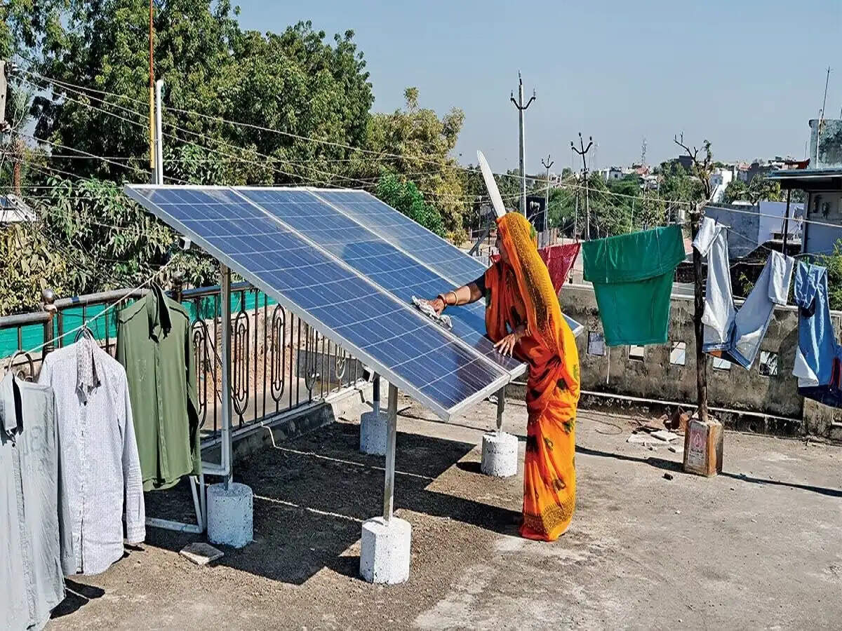 PM Surya Ghar Yojana: क्या आप भी सोलर पैनल लगाना चाहते हैं, तो सरकार दे रही हैं इतनी सब्सिडी