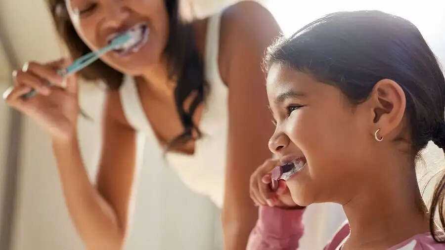 Teeth Care Tips-&nbsp;स्वस्थ और स्वच्छ दांतों के लिए हमें प्रतिदिन कितनी देर ब्रश करना चाहिए, आइए जानें