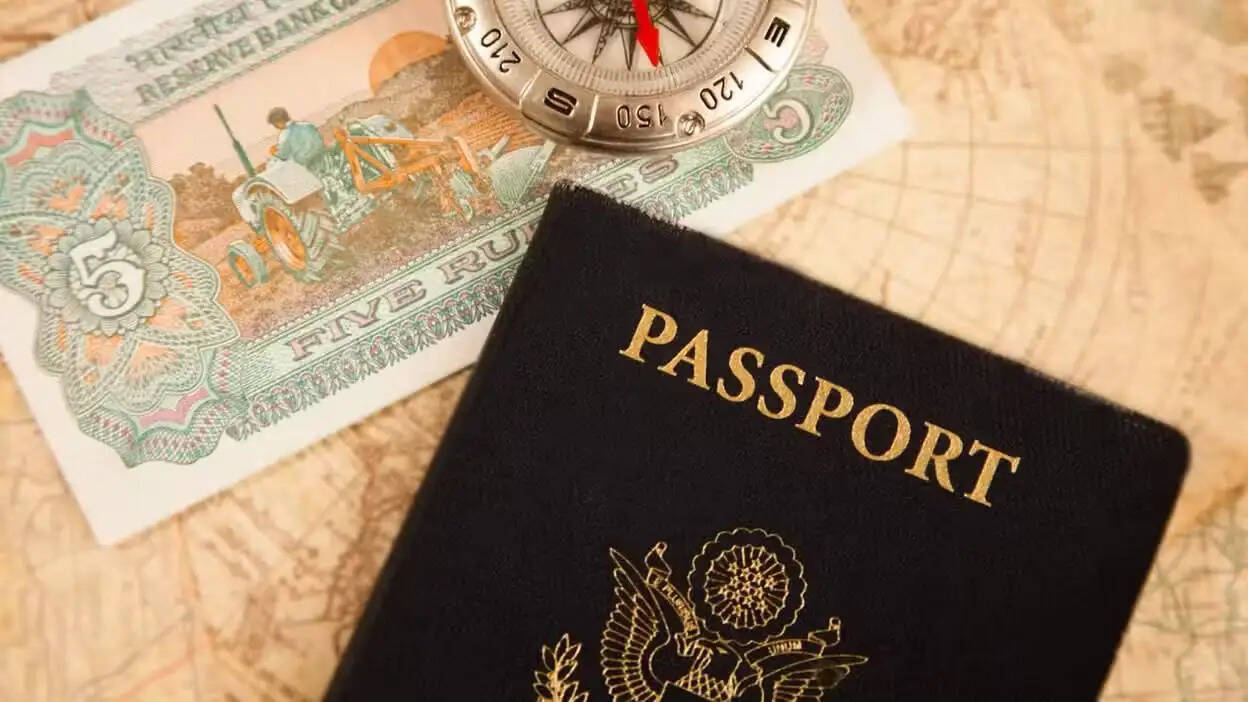 Travel Tips- विदेश यात्रा में बाधा डाल सकती है पासपोर्ट में मौजूद ये गलतियां, जानिए इनके बारे में