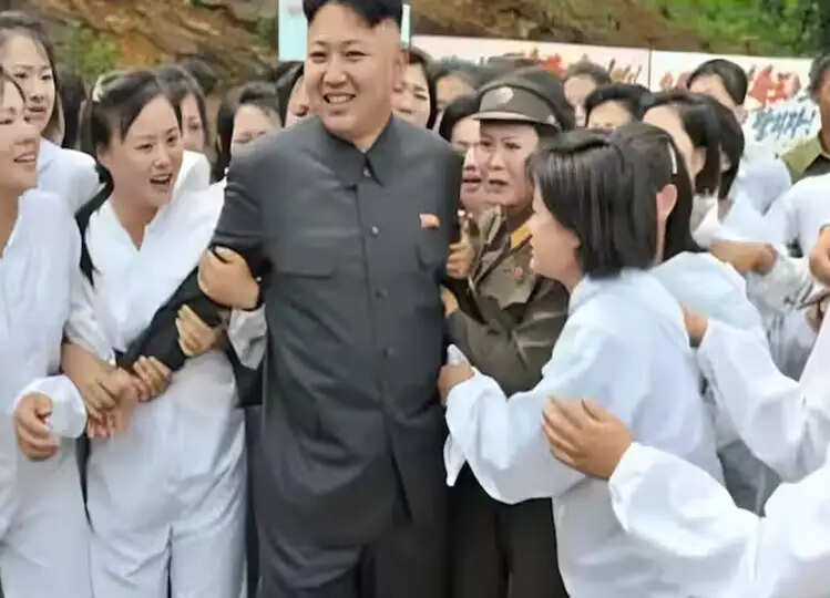 बेहद ख़ास है Kim Jong की खास ट्रेन, रखी जाती है स्मार्ट लड़कियों की ब्रिगेड, जानें क्या करती है काम