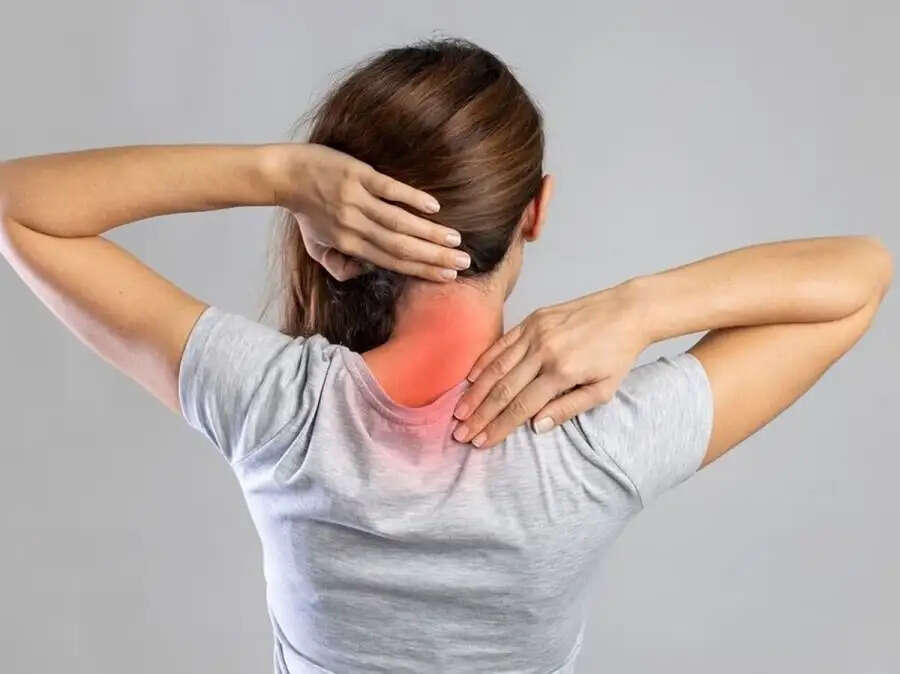 Health Tips- क्या सर्वाइकल दर्द से परेशान है, राहत पाने के लिए अपनाएं ये टिप्स