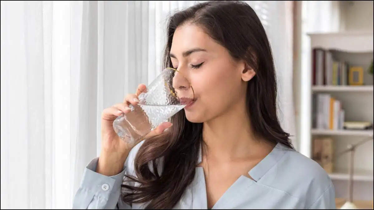 Health Tip- &nbsp;सुबह खाली पेट गर्म पानी पीना होता हैं फायदेमंद, दूर होती हैं कई बीमारियां