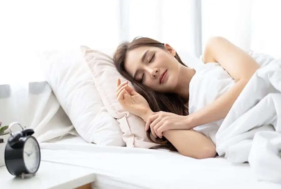 Health Tips- तकिया ना लगाने के फायदे जानकर हैरान हो जाएंगे आप, आइए जानें