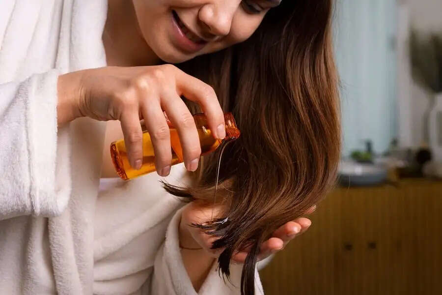 Astro Tips: रविवार या शनिवार? बालों में तेल लगाने के लिए कौन सा दिन है शुभ? यहाँ जानें
