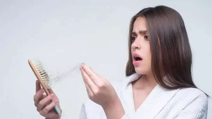 Hair Care Tips- क्या बाल झड़ने की समस्या से जूझ रहे हैं, तो अपनाएं ये तरीके