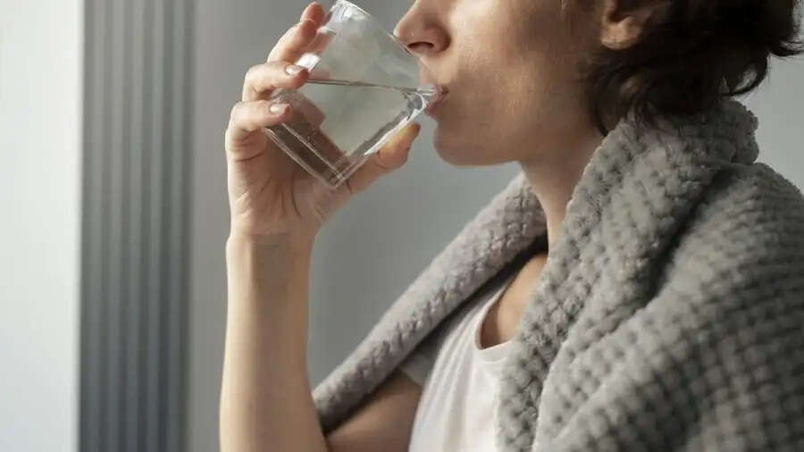 Health Tips-&nbsp;खाली पेट गर्म पानी पीने से मिलते है ये स्वास्थ्य लाभ, जानिए इनके बारे में