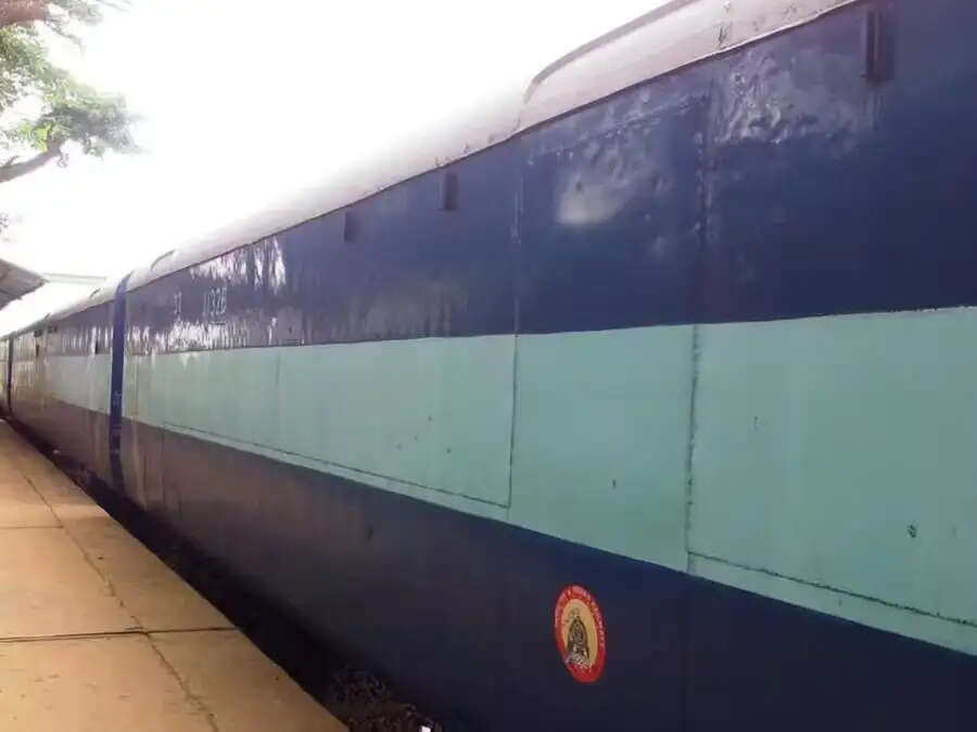 Train Tips-&nbsp;क्या आप&nbsp;NMG&nbsp;ट्रेन के बारे में जानते हैं, आखिर क्यों दिखती हैं अलग