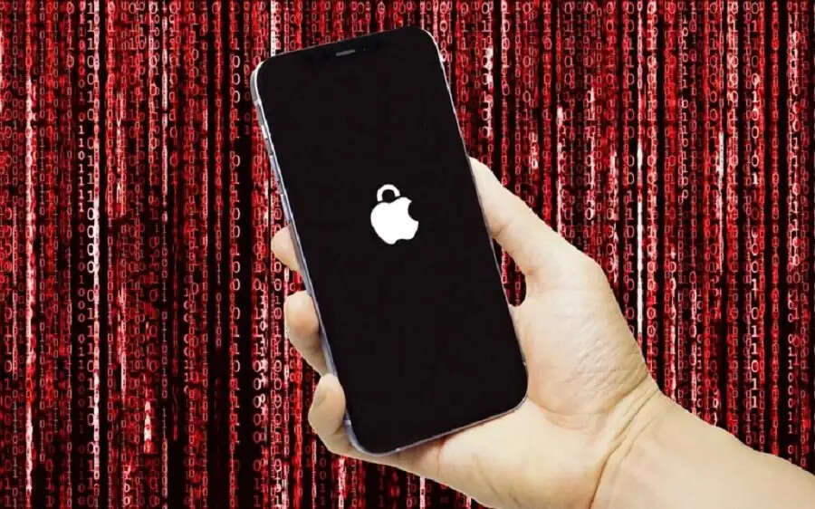 iPhone Update- iPhone यूजर हो जाएं सावधान, 1 क्लिक में स्पाईवेयर हैक हो सकता हैं फोन