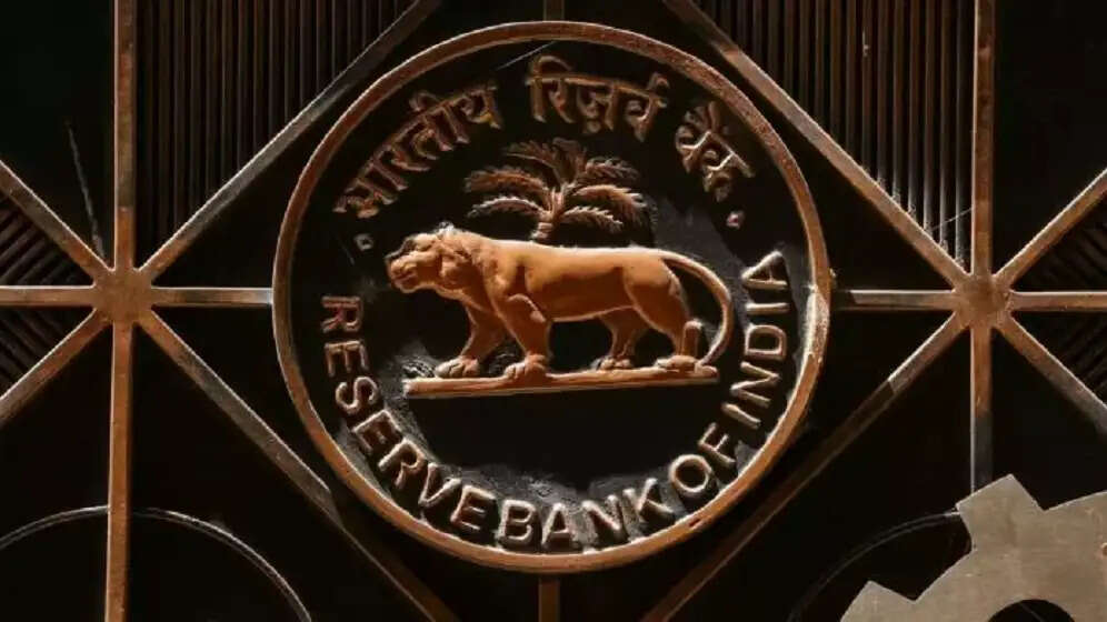 RBI की बड़ी कार्रवाई: गाइडलाइंस का पालन न करने पर इन बैंकों पर लगा भारी जुर्माना