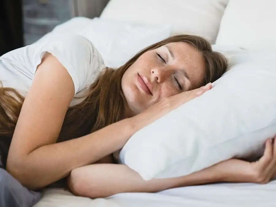 Sleep Tips- समय पर सोने से स्वास्थ्य को मिलते हैं य फायदे, आइए जानते इनके बारे में